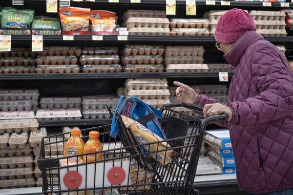 US Tariffs Squeeze Consumers as Inflation Stays High US_Tariffs_Squeeze_Consumers_as_Inflation_Stays_High