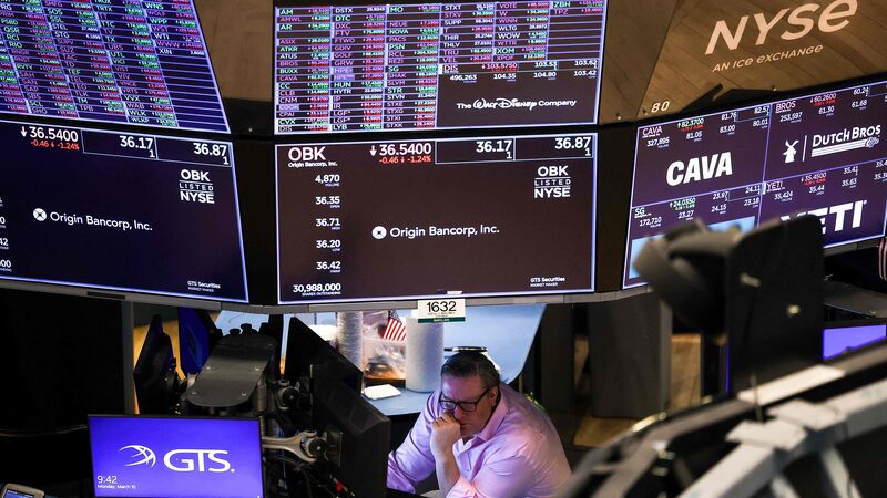 U_S__Stocks_Plunge__4T____Trade_Tensions_Shake_Markets