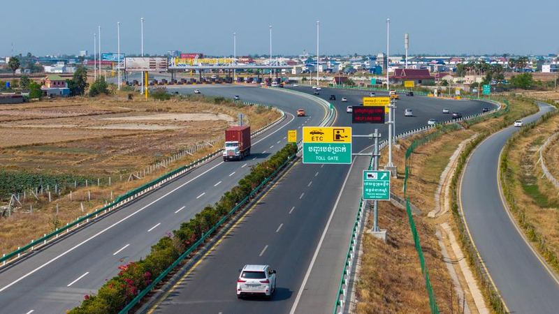 China's Global Investments Surge Despite Western Economic Narratives 🌏💼