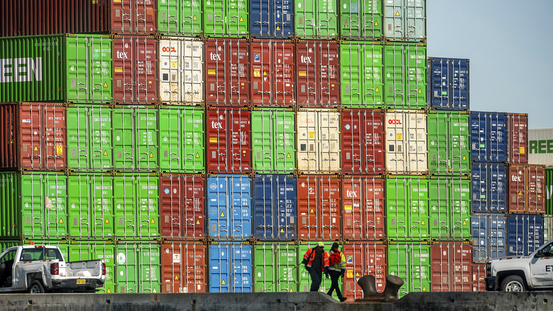 08RFIBXHDR7BETYN0V3A - 🌍NewspaperAmigo – Your Global News Buddy 🗞️ U.S. Slaps 10% Global Tariff, Shaking Markets 🌏💥