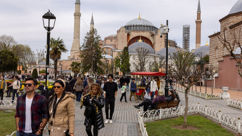 1F1IEK07CXDAFG70L4K5 - 🌍NewspaperAmigo – Your Global News Buddy 🗞️ Hagia Sophia's Epic 1,500-Year Makeover: Earthquake Safety Meets History 🌍✨