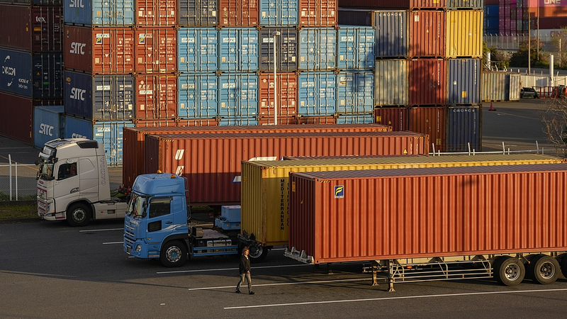 Trump Jumpstarts Japan Trade Talks Amid Economic Worries 🌏💼