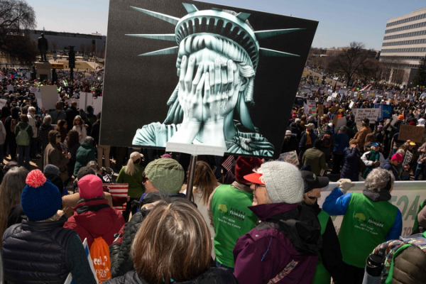 U.S. Immigration Crackdown Sparks Global Debate 🇺🇸🌎