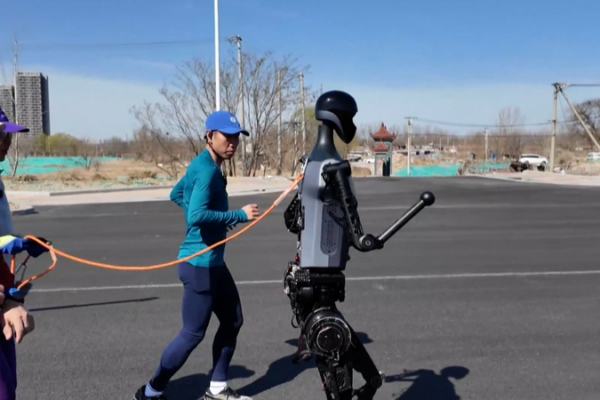 🏃♂️🤖 World’s First Humanoid Robot Half-Marathon Hits Beijing! video poster