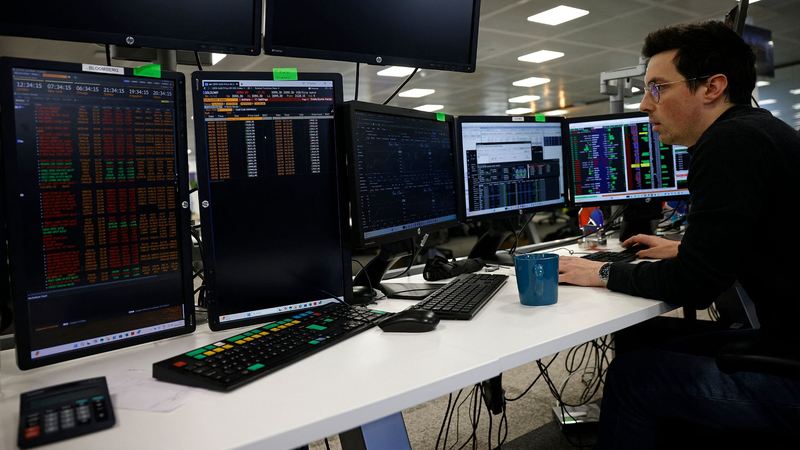 3C2PCKQ80QKZE2BJJE4C - 🌍NewspaperAmigo – Your Global News Buddy 🗞️ Global Markets in Freefall Amid Trade War Fears 💼🌍