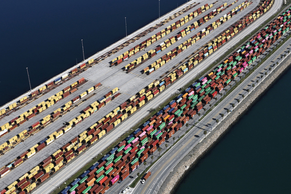 China Slams U.S. Tariffs as Trade Tensions Escalate 🌐⚖️ China Slams U.S. Tariffs as Trade Tensions Escalate 🌐⚖️