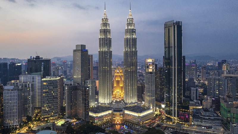 3WX00RLLB7HKZEI0IJGJ - 🌍NewspaperAmigo – Your Global News Buddy 🗞️ China & ASEAN Boost Economic Ties with Malaysia at the Helm 🇨🇳🤝🇲🇾 video poster