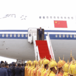 46WDLYMMEJXCTT0K8G15 - 🌍NewspaperAmigo – Your Global News Buddy 🗞️ Xi Jinping Wraps Up Cambodia Visit with Grand Farewell ✈️🇨🇳 video poster