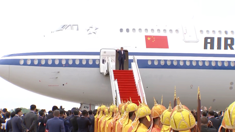 46WDLYMMEJXCTT0K8G15 - 🌍NewspaperAmigo – Your Global News Buddy 🗞️ Xi Jinping Wraps Up Cambodia Visit with Grand Farewell ✈️🇨🇳 video poster