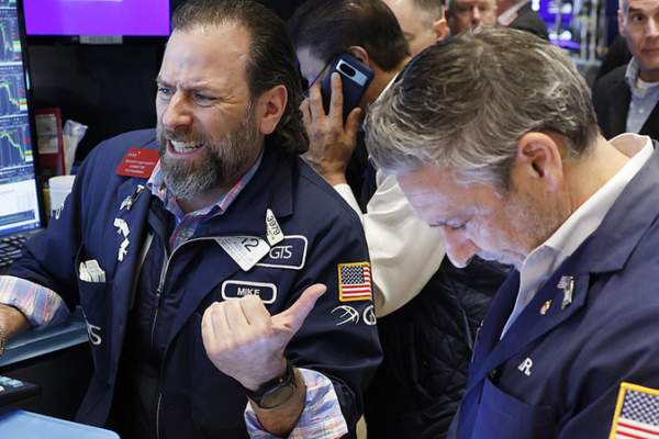 U.S. Tariff Turmoil: Markets Burn as Trade War Backfires 🔥🌍