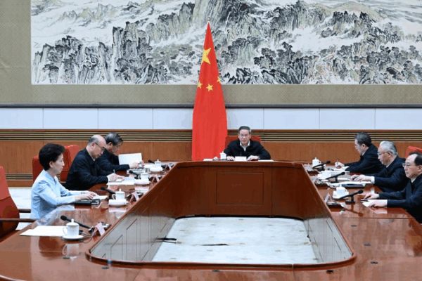 Chinaโs Premier Li Stresses Market Stability Amid Growth Push ๐๐ Chinaโs Premier Li Stresses Market Stability Amid Growth Push ๐๐
