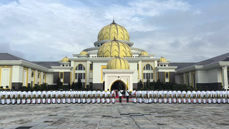 Xi Jinping Honored at Malaysia Royal Welcome Ceremony 🌟