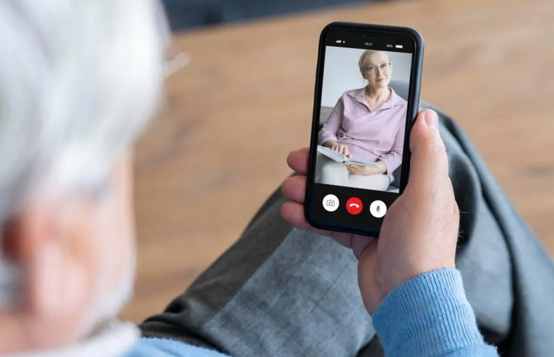 Smartphone Use Linked to Slower Cognitive Decline in Seniors 🧠📱 Smartphone Use Linked to Slower Cognitive Decline in Seniors 🧠📱