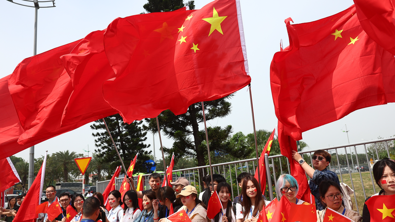 61JDPDFMTG38H3KIPAGE - 🌍NewspaperAmigo – Your Global News Buddy 🗞️ Xi's Vietnam Visit Aims for Shared Future 🌏🤝