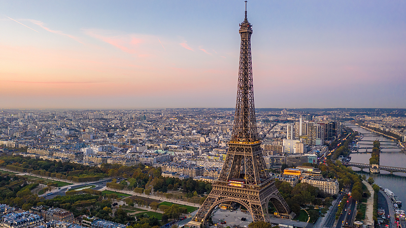 From Expo to Icon: The Eiffel Tower's Unexpected Legacy 🌍✨