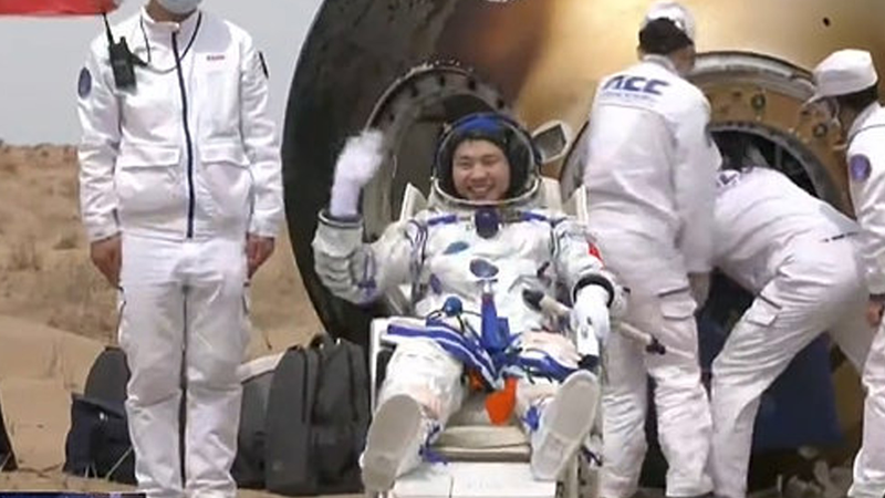 Shenzhou-19 Hero Exits Capsule After Historic Mission 🚀🇨🇳 Shenzhou-19 Hero Exits Capsule After Historic Mission 🚀🇨🇳 video poster