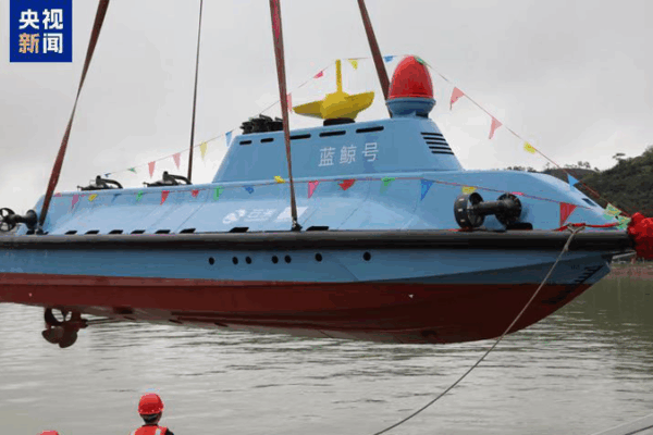China Debuts 'Blue Whale' High-Speed Submersible Vessel 🌊⚙️
