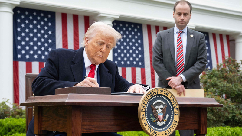 U.S. Tariff Obsession Risks Economic Self-Harm, Experts Warn 🌍💥