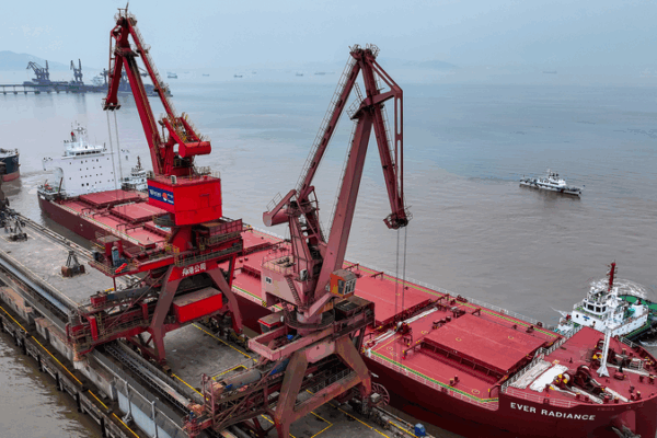 🌱 Brazil’s Soybean Boom Hits Chinese Ports as U.S. Trade Shifts 🌱 Brazil's Soybean Boom Hits Chinese Ports as U.S. Trade Shifts