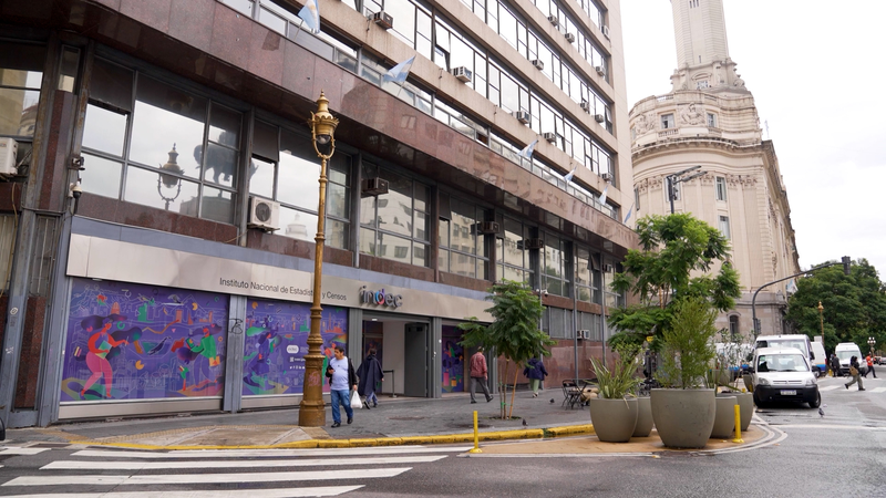 9NK7SHM2KVCEB1NIIVSX - 🌍NewspaperAmigo – Your Global News Buddy 🗞️ Argentina's Inflation Crisis: Shops Struggle Despite IMF Bailout 🌡️🛒 video poster