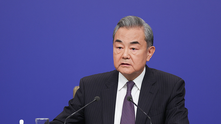🌍 Wang Yi Challenges U.S. Tariff Policy with 5 Key Questions