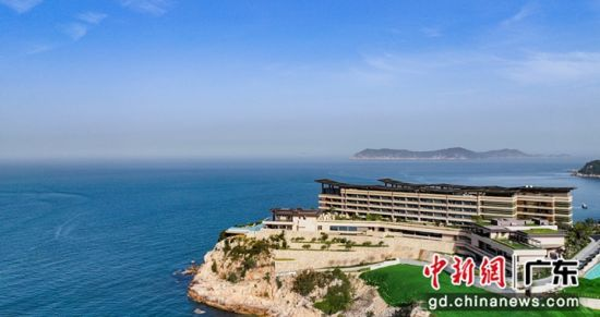 China’s First Clifftop Island Resort Opens on Zhuhai’s Dong’ao 🌊🏨 China’s First Clifftop Island Resort Opens on Zhuhai’s Dong’ao 🌊🏨