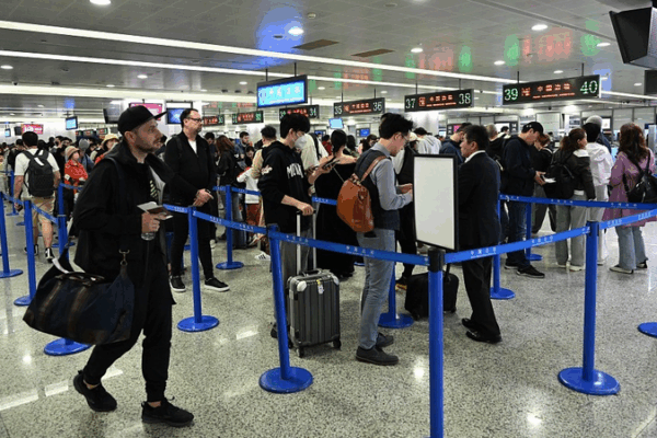 China Expects 2.15M Daily Border Crossings During May Day Holiday ๐โ๏ธ China Expects 2.15M Daily Border Crossings During May Day Holiday ๐โ๏ธ video poster