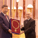 CME8QZDL9ZDP0WNIUI01 - 🌍NewspaperAmigo – Your Global News Buddy 🗞️ Xi Jinping Honored by Cambodia with Royal Medal 🏅🇰🇭 video poster