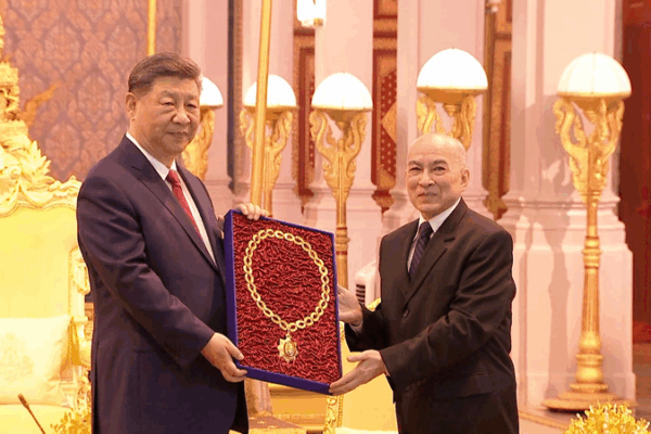 Xi Jinping Honored by Cambodia with Royal Medal π
π°π Xi Jinping Honored by Cambodia with Royal Medal π
π°π video poster