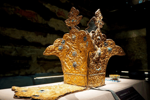 ✨ Ancient Tibetan Crown Restored to Glory After 1,300 Years!