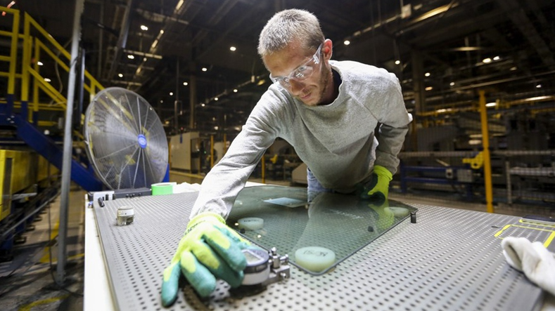 π U.S. Tariffs Fail to Revive Manufacturing, Experts Warn π U.S. Tariffs Fail to Revive Manufacturing, Experts Warn