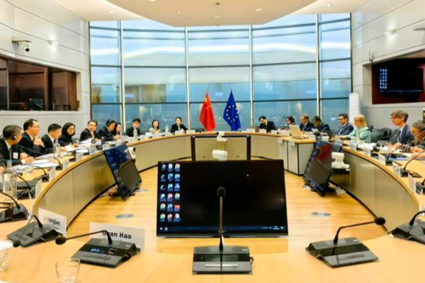 China & EU Boost Economic Ties in Brussels Talks 🌏💼