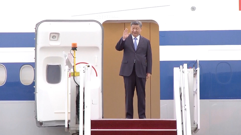 FV2I2L3L9OOQGJTKFJIC - 🌍NewspaperAmigo – Your Global News Buddy 🗞️ Xi Jinping Lands in Malaysia to Boost Ties 🌏✈️ video poster