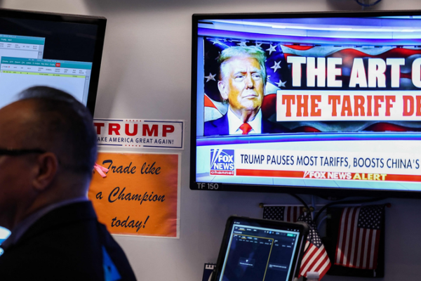 📱 US Drops Tariffs on Smartphones, Laptops in Surprise Move! 📱 US Drops Tariffs on Smartphones, Laptops in Surprise Move!