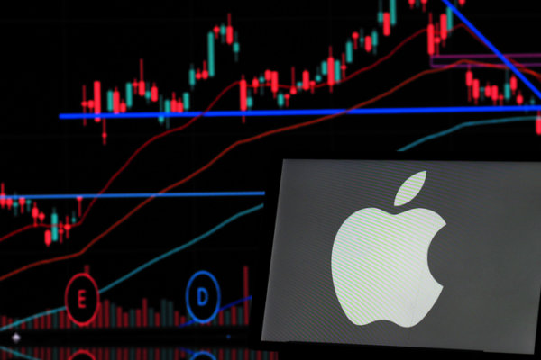 Apple Loses Top Market Spot as Tariffs Bite 🍏💸 Apple Loses Top Market Spot as Tariffs Bite 🍏💸