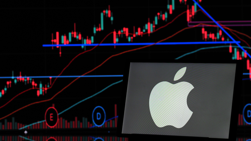 Apple Loses Top Market Spot as Tariffs Bite 🍏💸