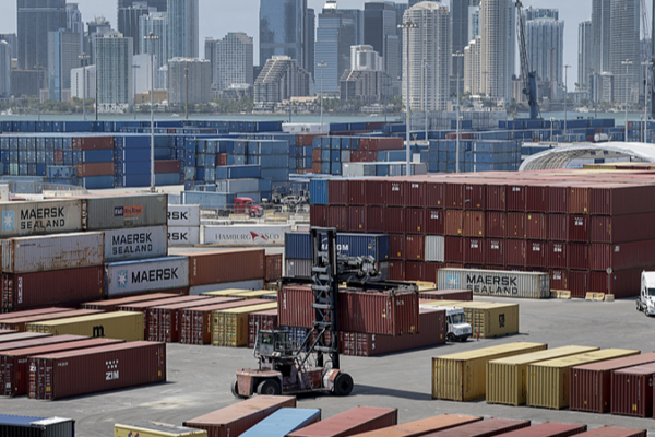 Global Survey Slams U.S. Tariffs as Bullying 🌍✊ Global Survey Slams U.S. Tariffs as Bullying 🌍✊