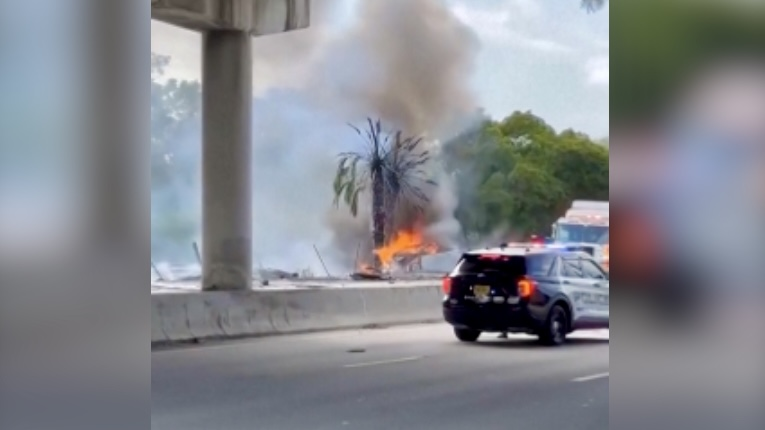 Tragic Plane Crash in Florida Kills 3, Sparks Chaos ๐จโ๏ธ Tragic Plane Crash in Florida Kills 3, Sparks Chaos ๐จโ๏ธ video poster