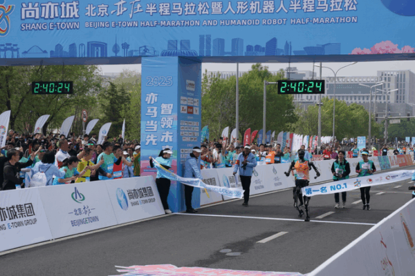 Tiangong Robot Smashes World’s First Humanoid Half-Marathon 🏃♂️🤖