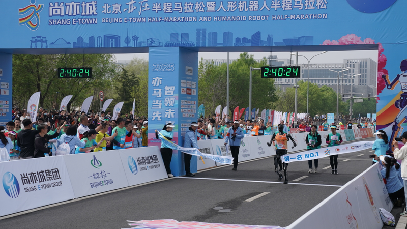 Tiangong Robot Smashes World’s First Humanoid Half-Marathon 🏃♂️🤖