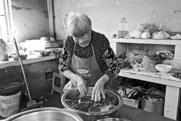 From Debt to Dignity: Shandong Grandma Repays 2M Yuan Over 20 Years 💪🏼 From Debt to Dignity: Shandong Grandma Repays 2M Yuan Over 20 Years 💪🏼