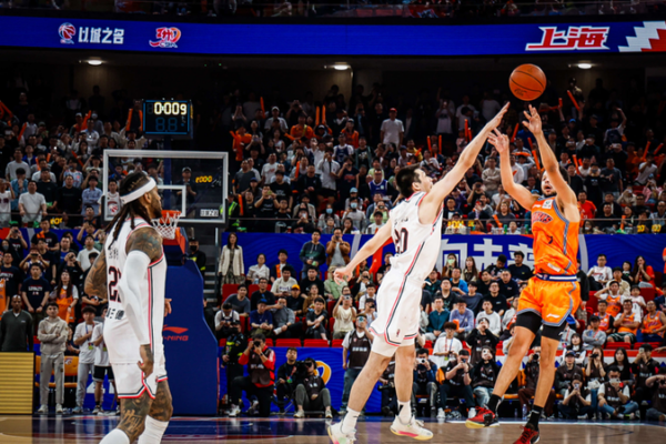 Tyler Harveyโs Buzzer-Beater Stuns Guangdong! ๐๐ฅ Tyler Harveyโs Buzzer-Beater Stuns Guangdong! ๐๐ฅ