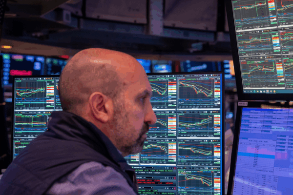 ๐ U.S. Stocks Tumble as Trump Targets Fed Chair Powell ๐ U.S. Stocks Tumble as Trump Targets Fed Chair Powell