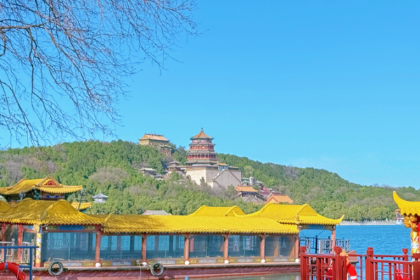 Spring Blooms at Beijing’s Summer Palace 🌸🏯 Spring Blooms at Beijing’s Summer Palace 🌸🏯