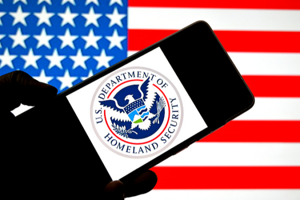 🇺🇸🇺🇦 U.S. Immigration Error Sparks Panic for Ukrainian Refugees 🇺🇸🇺🇦 U.S. Immigration Error Sparks Panic for Ukrainian Refugees