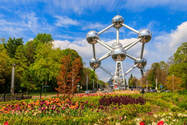 Brussels’ Atomium: A World Expo Legacy 🏗️🌍✨