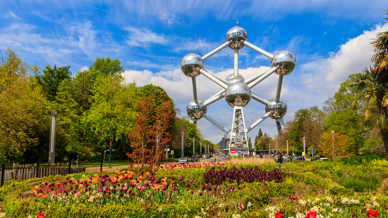 Brussels’ Atomium: A World Expo Legacy 🏗️🌍✨