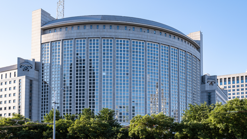 S31L16XJPS2AESLBZEBE - 🌍NewspaperAmigo – Your Global News Buddy 🗞️ Spain's Sanchez Heads to China for Key Talks 🌐🤝