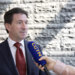 SI85VCX54EUO9NN115Y1 - 🌍NewspaperAmigo – Your Global News Buddy 🗞️ 🚨 Trade Wars Threaten Global Economy: Expert Warns of Risks 🌍 video poster