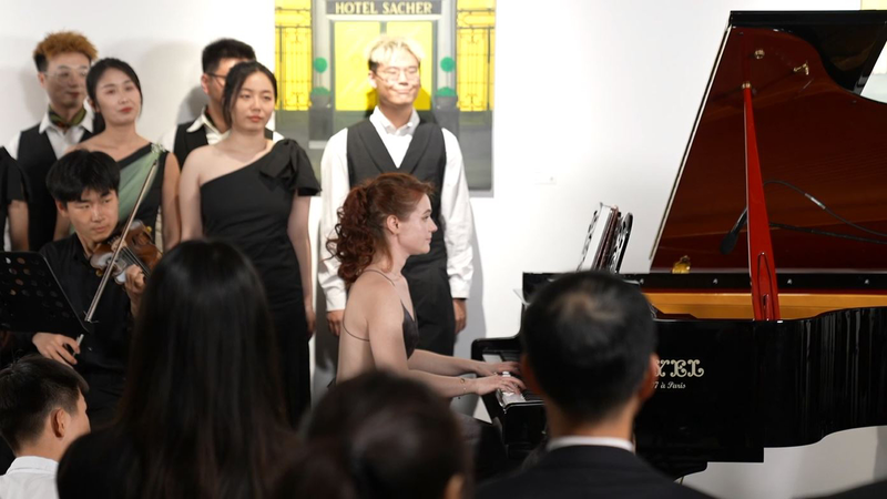 🎶 Austrian Art Meets China’s Grand Canal in Magical Night 🌉 video poster